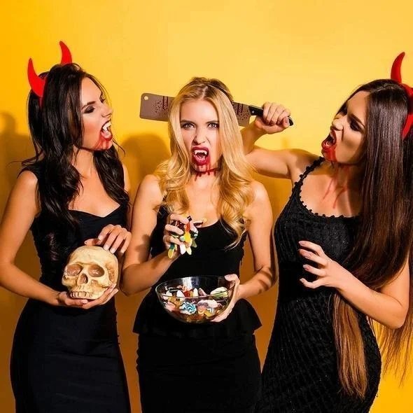 Skorter | Automatic Retractable Vampire Fangs