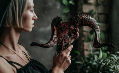 Skorter | Carved Ram Skull