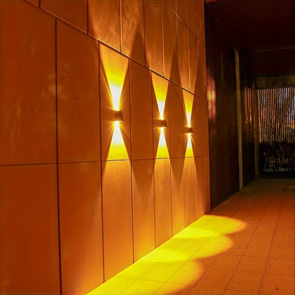 Skorter | Modern LED outdoor wall light with up & down light – Waterproof wall lamp for house facade and entrance area