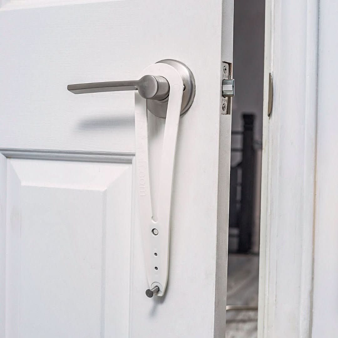 Skorter | Flexlatch | Cat Door Holder