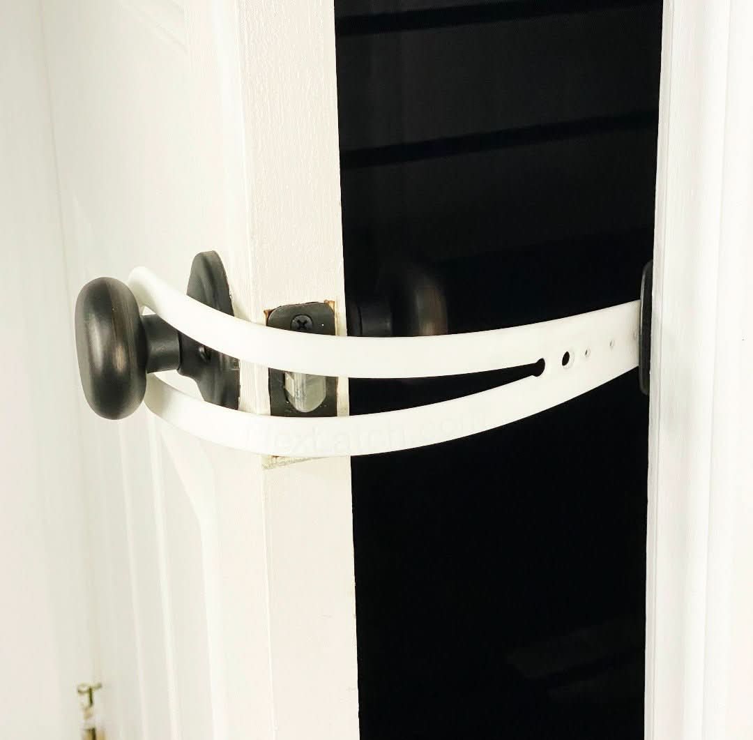 Skorter | Flexlatch | Cat Door Holder