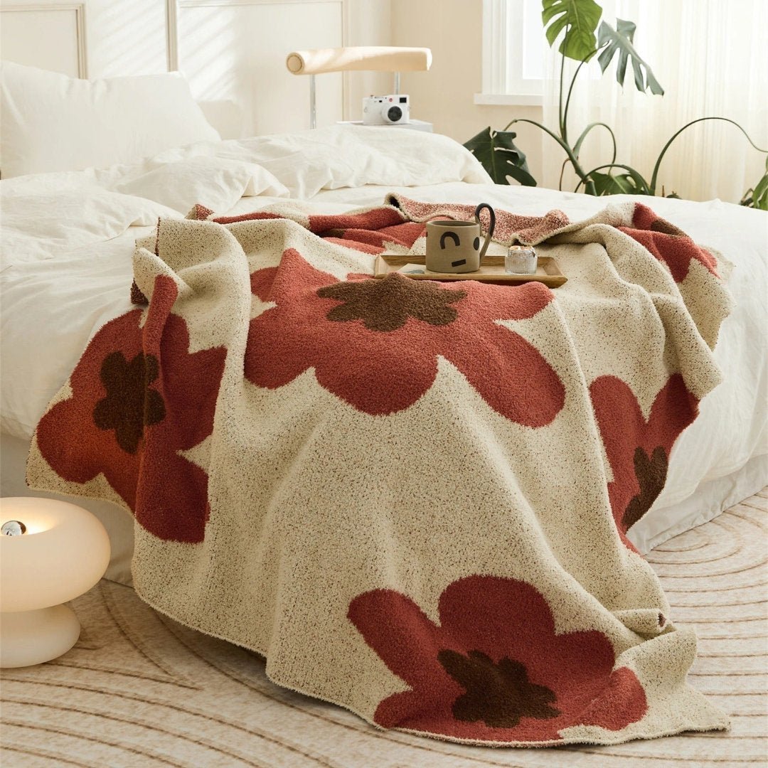 Skorter | Elegance and warmth for your home with the soft flower blanket