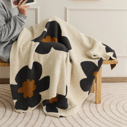 Skorter | Elegance and warmth for your home with the soft flower blanket