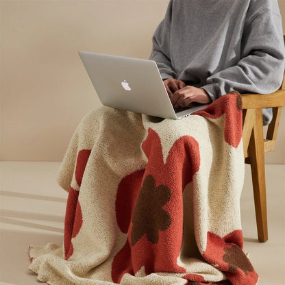 Skorter | Elegance and warmth for your home with the soft flower blanket