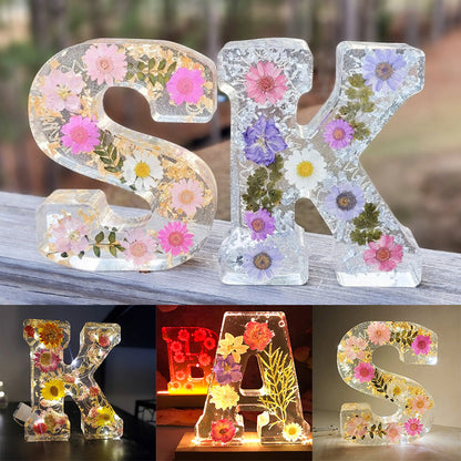 Skorter | Dried Flower Letter Nightstand Lamp