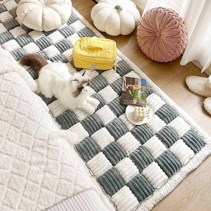 Skorter | COZYCOVER – Cozy pet blanket made of chenille with furniture protection function