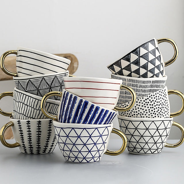 Skorter | Cup with abstract geometric pattern and gold handle