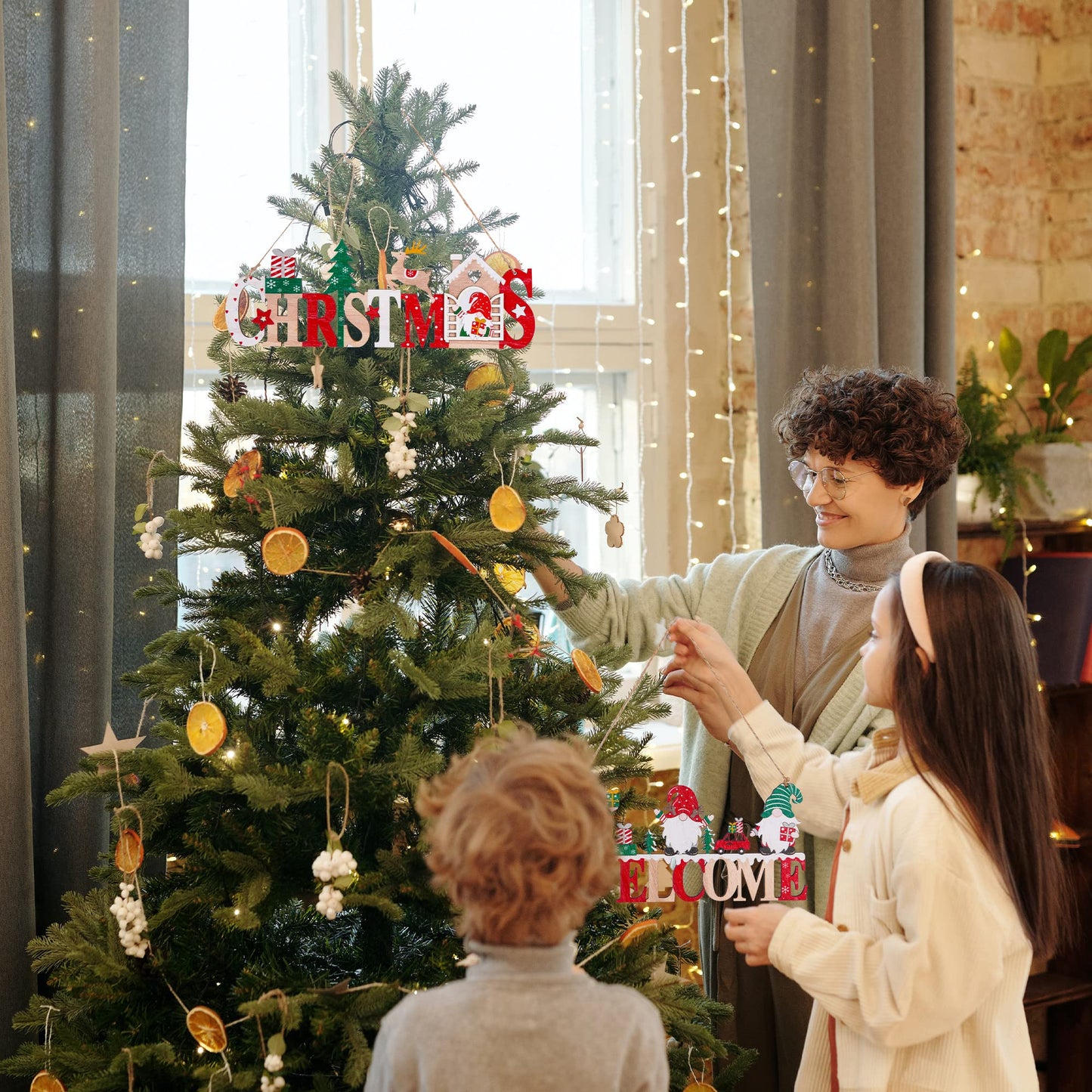 Skorter | Gnome Santa Claus Wooden Hanging Ornament Signage - Set of 5 – Festive Christmas Decoration for Home, Door, and Tree, Perfect for Holiday Cheer