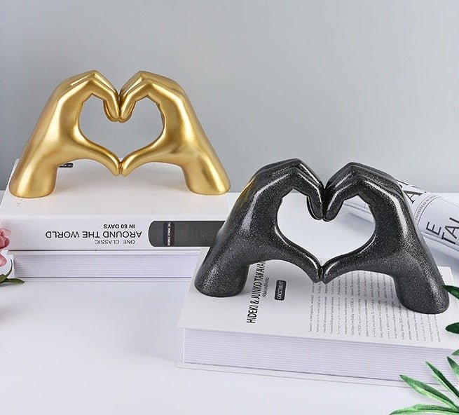 Heart Gesture Figurine - SKØRTER