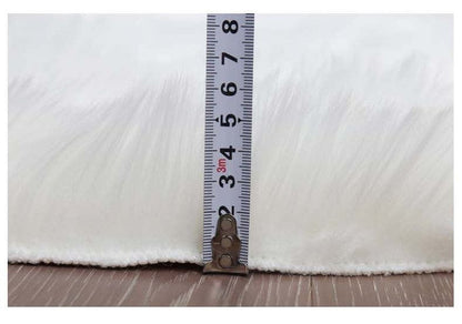 Skorter | Cozy Fluffy Fake Sheepskin Blanket in Cotton Candy Shape