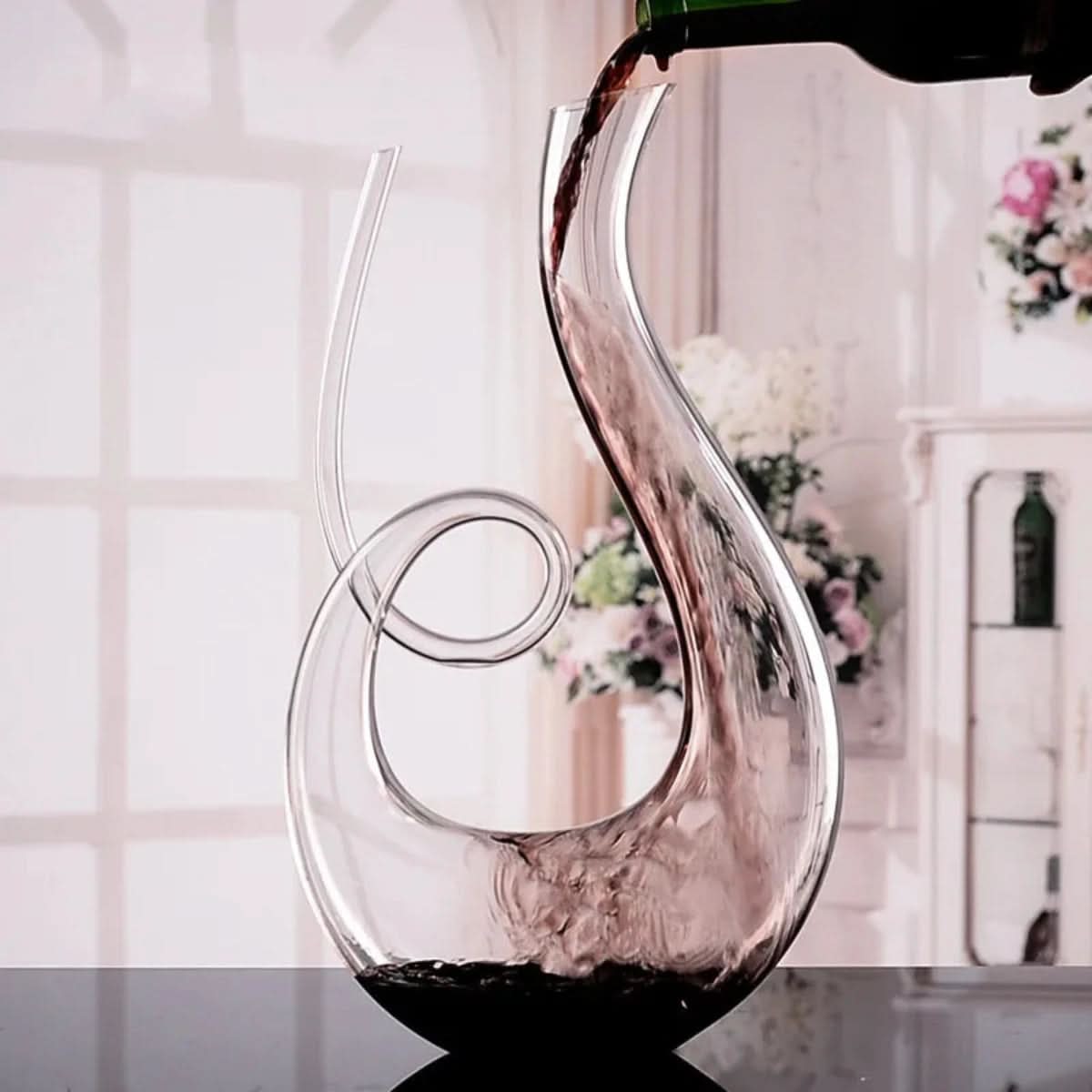 Skorter | Elegant Swirling Wine Decanter for Aeration and Serving