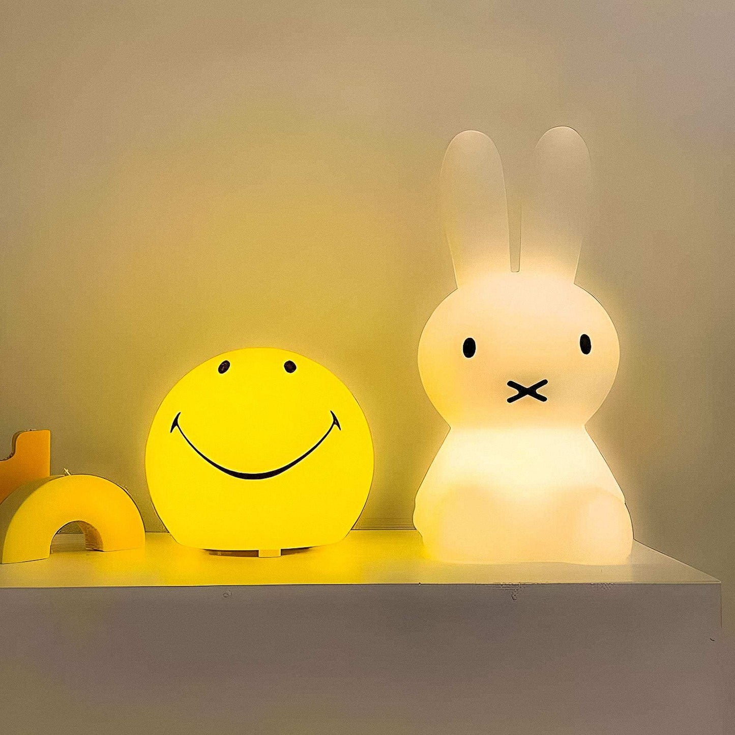 Skorter | SmileyGlow Night Lamp | Dimmable LED Bedside Light with Modern Design & Warm Ambience