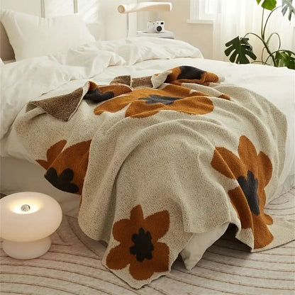 Skorter | CAS - Knitted blanket with floral pattern