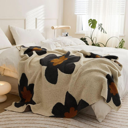 Skorter | CAS - Knitted blanket with floral pattern