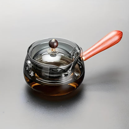 Skorter rotating in crystal glass