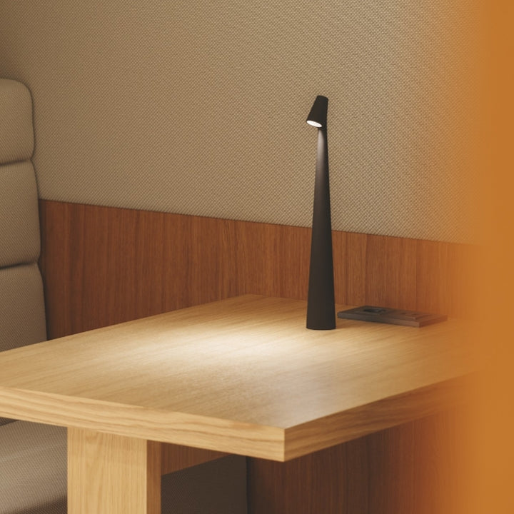 Skorter | Sculpting table lamp