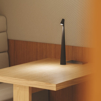 Skorter | Sculpting table lamp