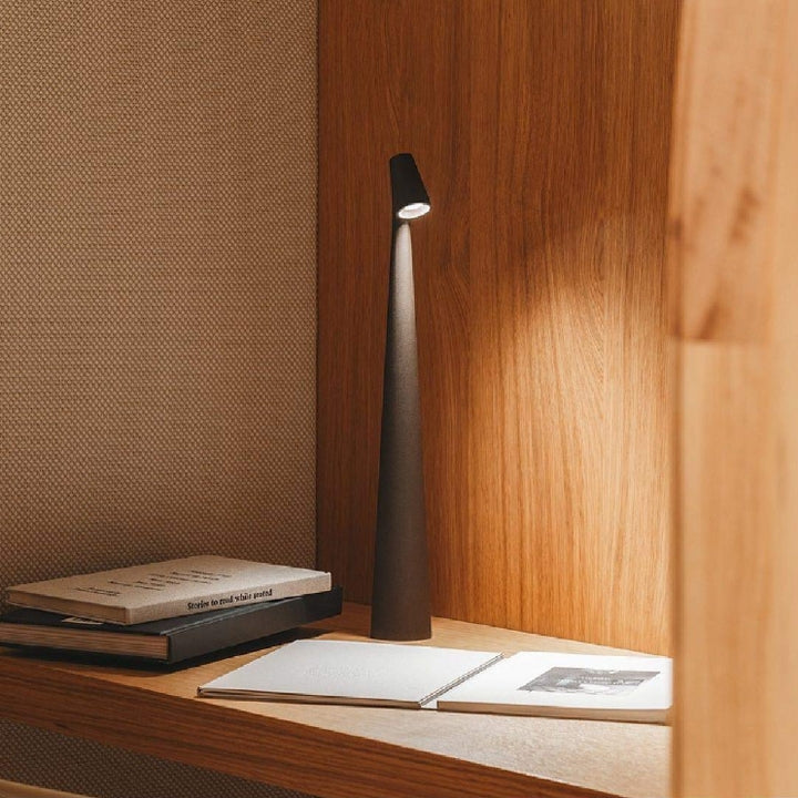 Skorter | Sculpting table lamp