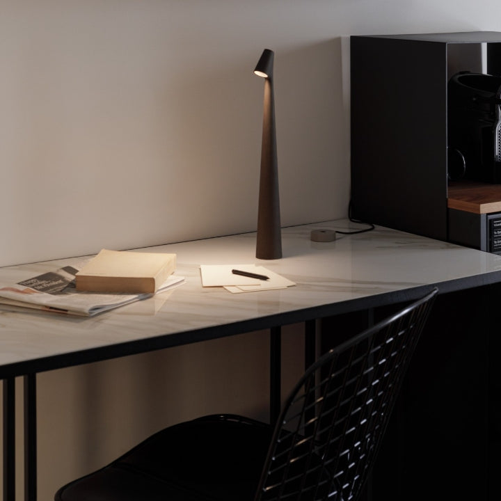 Skorter | Sculpting table lamp