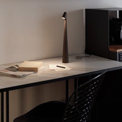 Skorter | Sculpting table lamp