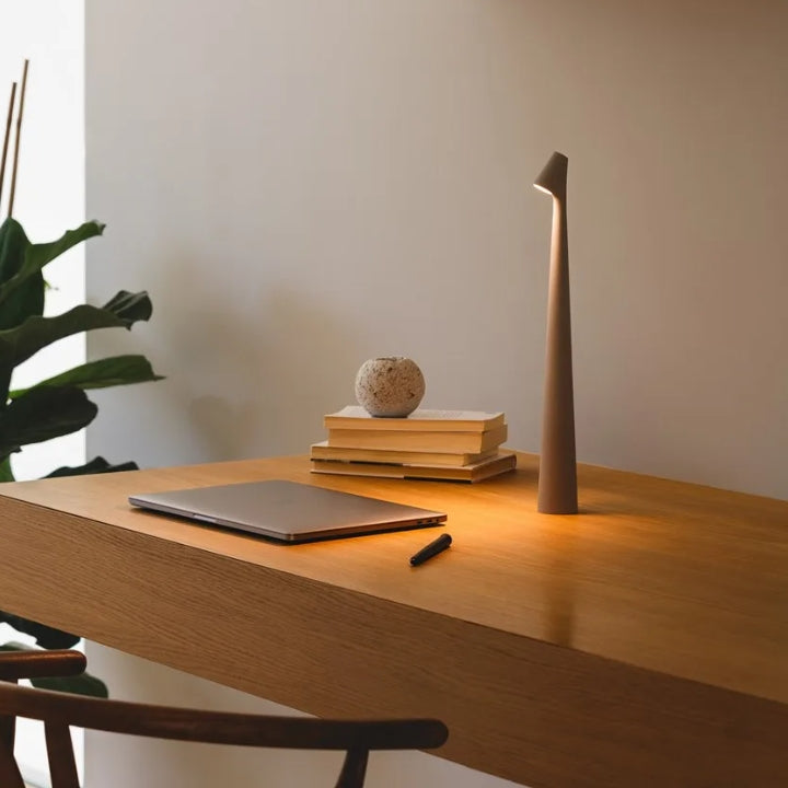 Skorter | Sculpting table lamp