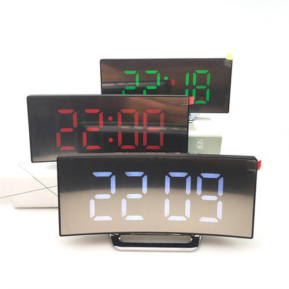Skorter | LED Digital väckarklocka – Böjd spegeldisplay, bordsklocka med snooze-funktion, elektronisk bordsdisplay, sovrums- och vardagsrumsinredning