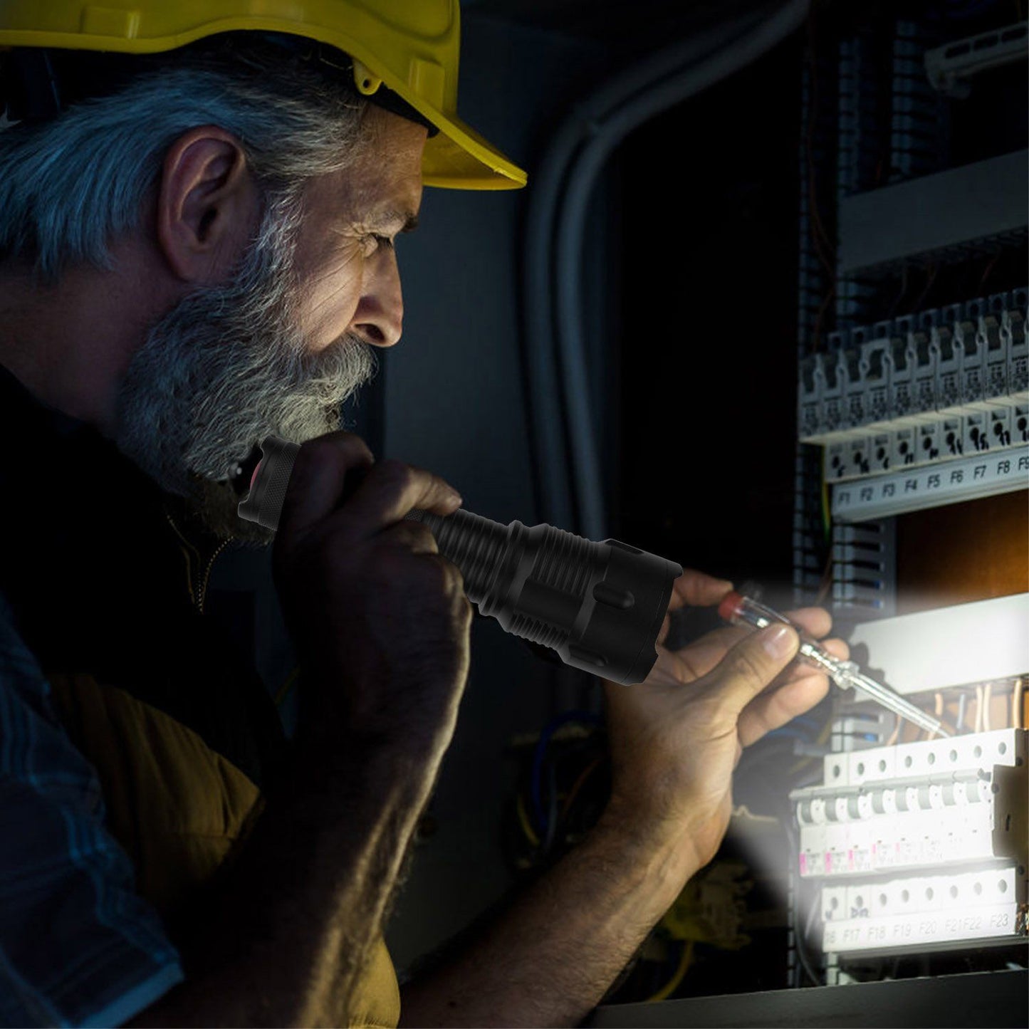 Skorter | LED Rechargeable Zoomable Flashlight