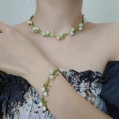 Skorter | Elegant White Flowers Bell Orchids Pearl Jewelry Collection
