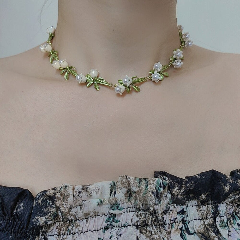 Skorter | Elegant White Flowers Bell Orchids Pearl Jewelry Collection