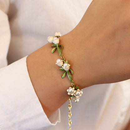 Skorter | Elegant White Flowers Bell Orchids Pearl Jewelry Collection