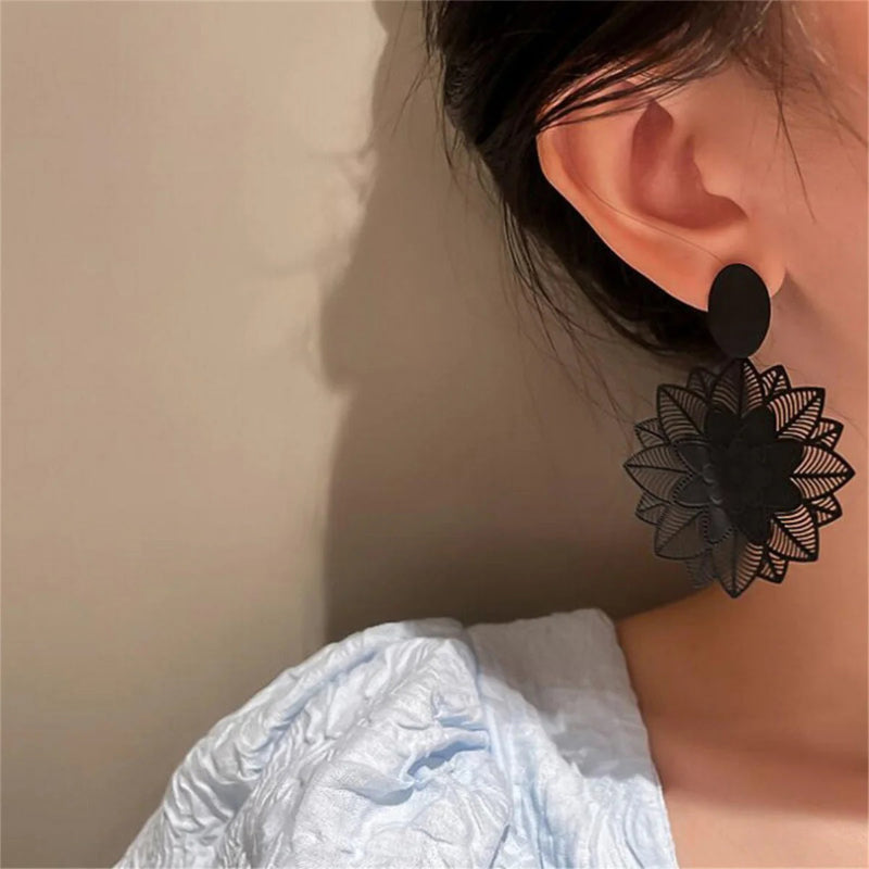 Skorter | Black Color Fashionable Ultra-Thin Flower Earrings Collection