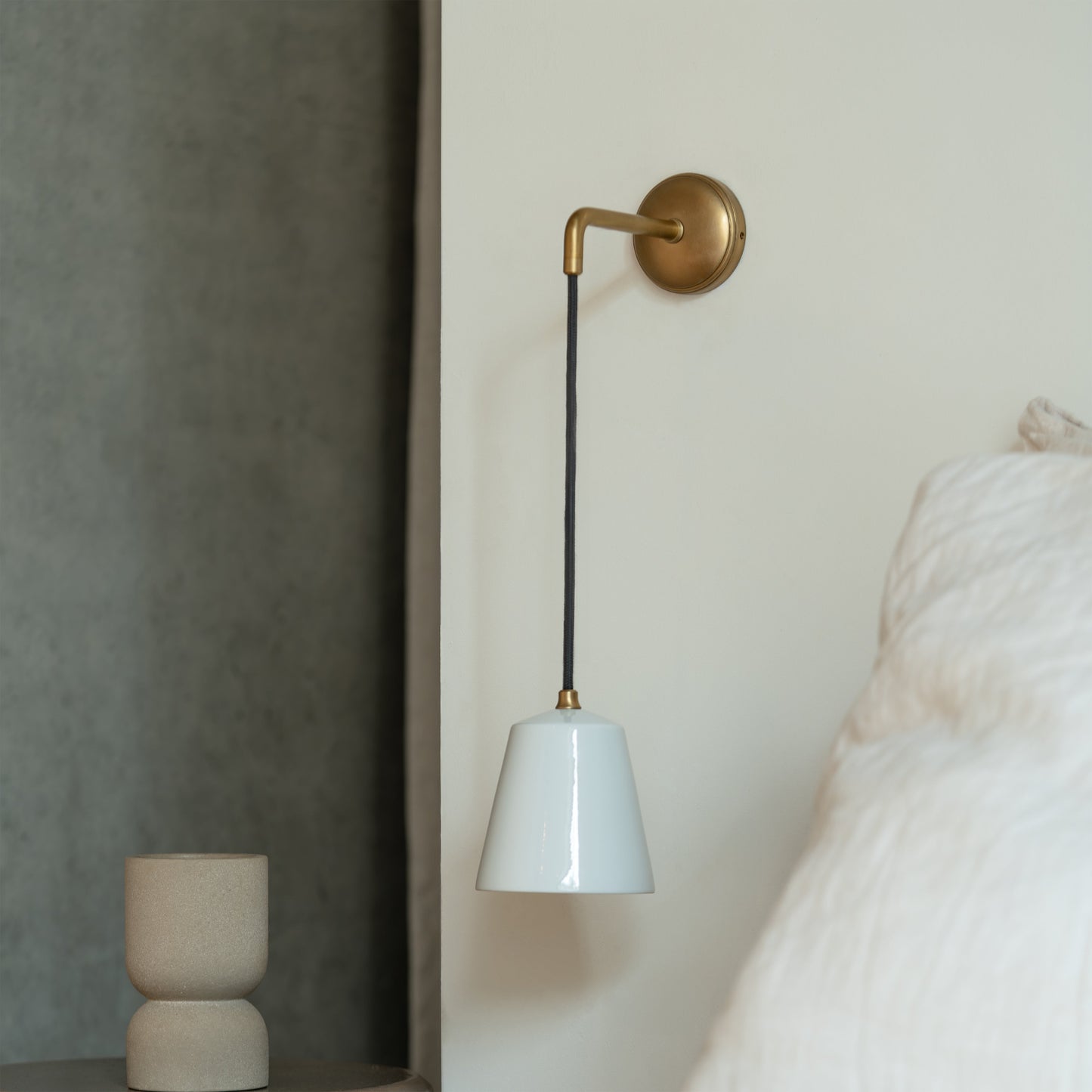 Skorter | Richmond Small Hanging Wall Lamp Fine Porcelain - Antique Brass