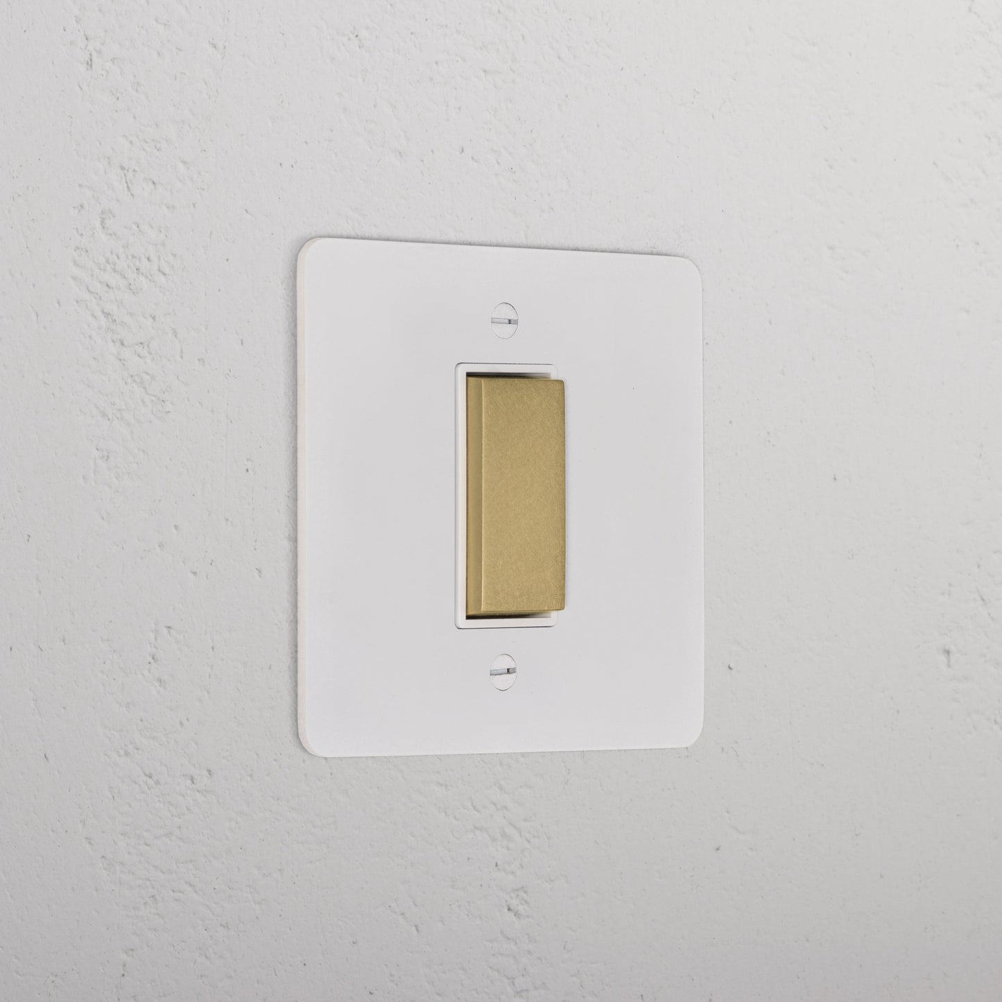 Skorter | 1G Center Retroactive Toggle Switch - Malbar Antique Brass White