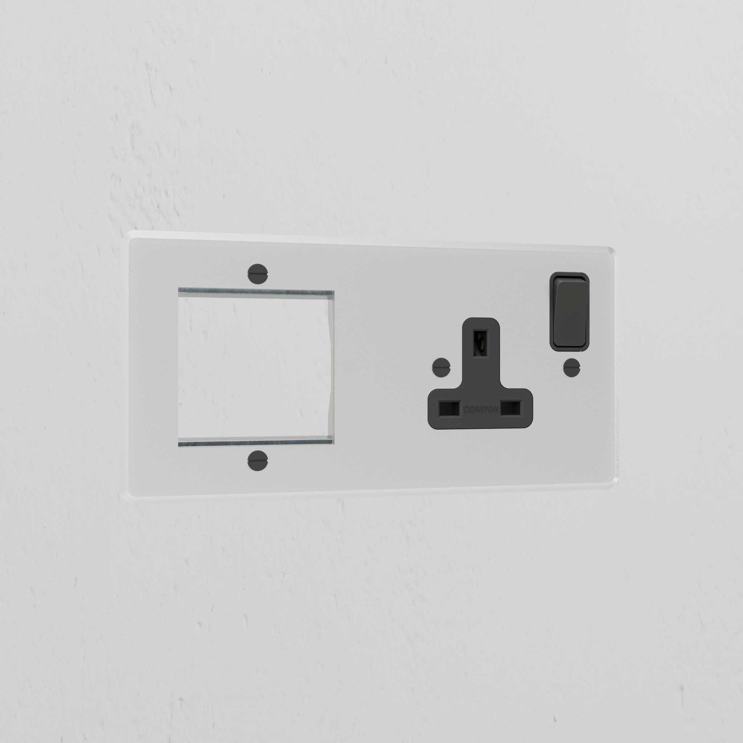 Skorter | 1G 50mm Module & Single Socket UK Plate - Clear Black