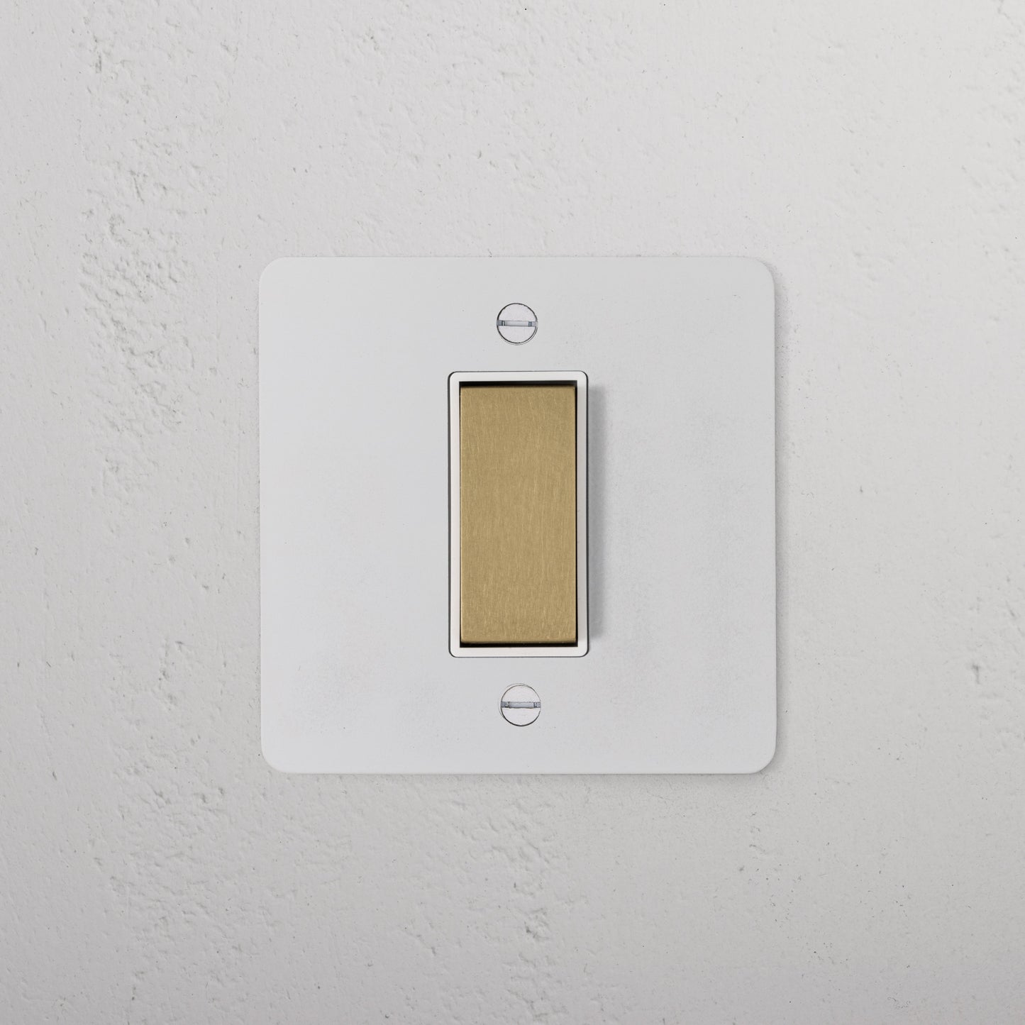 Skorter | 1G Center Retroactive Toggle Switch - Malbar Antique Brass White