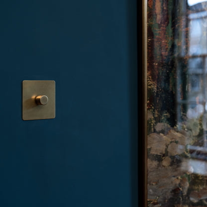 Skorter | 1G Two Way Dimmer Switch - Antique Brass