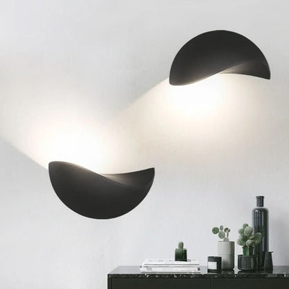 Skorter | Minimalist Half-Round LED Wall Light – Modern Indoor/Outdoor Lamp