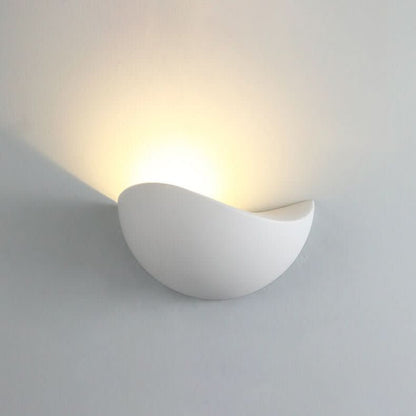 Skorter | Minimalist Half-Round LED Wall Light – Modern Indoor/Outdoor Lamp