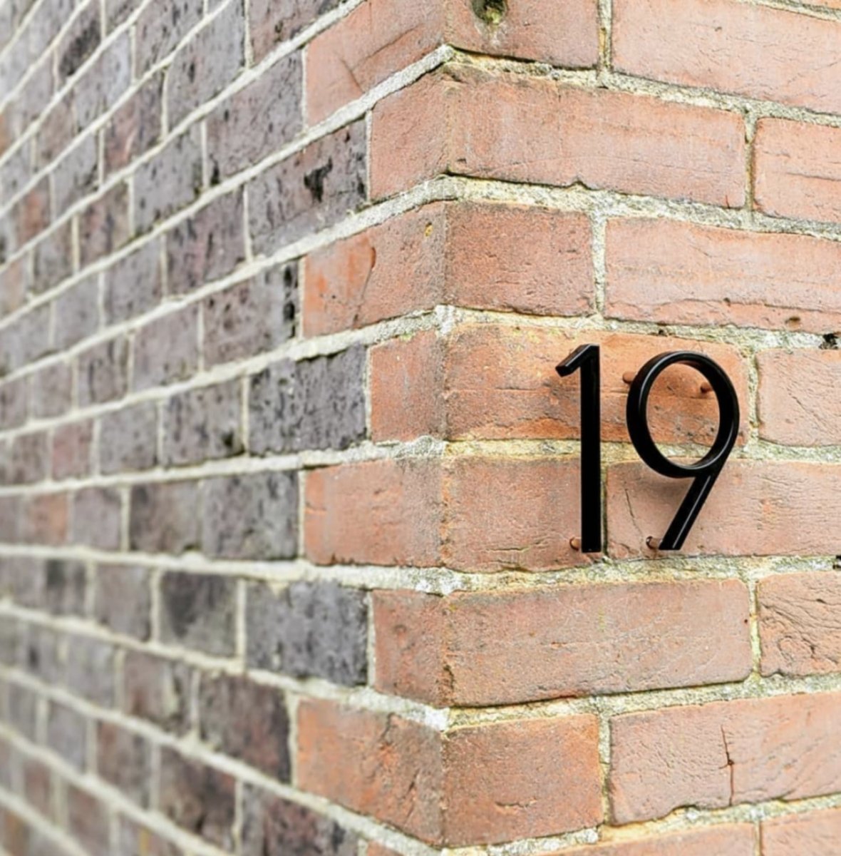 Skorter | Modern House Numbers – 3D Floating Effect & Weatherproof Zinc Alloy Design
