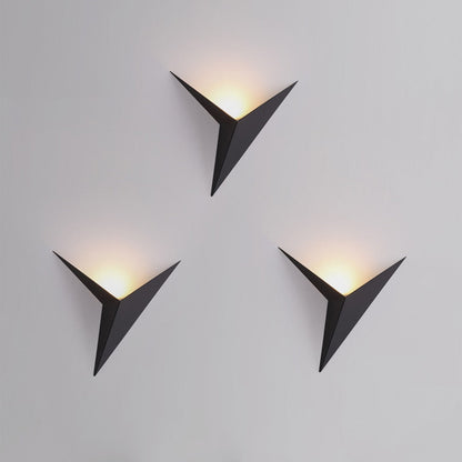 Skorter | Modern Triangular Wall Lamp - TrigoLux