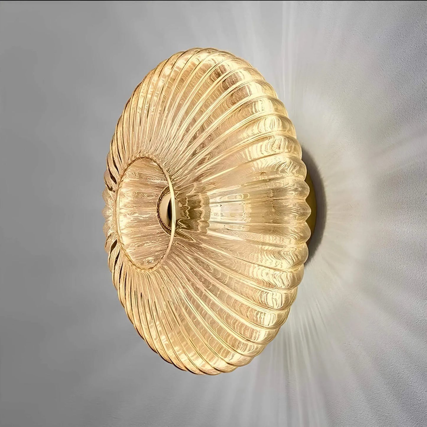 Skorter | – Vägglampa i glas med vågigt ljus