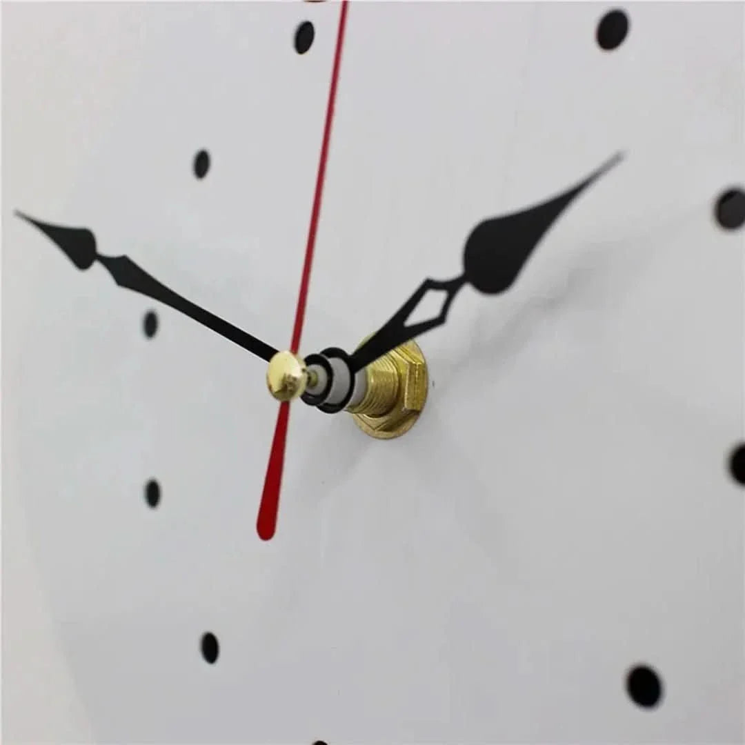 Skorter | Nordic Cat | Swinging Wall Clock