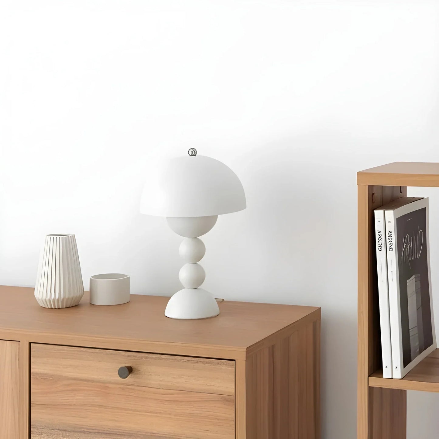 Skorter | Modern Table Lamp in Scandinavian Design with Gold Accents