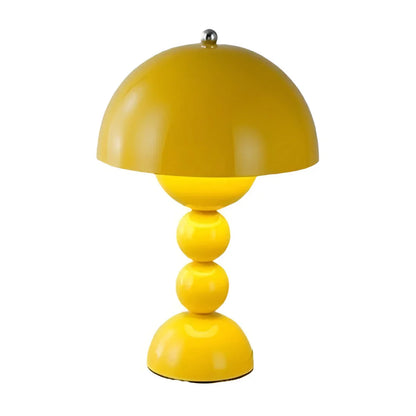 Skorter | Modern Table Lamp in Scandinavian Design with Gold Accents