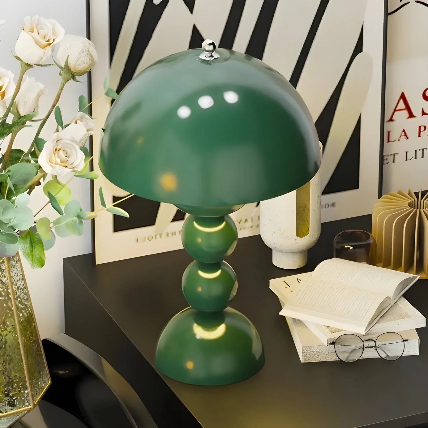 Skorter | Modern Table Lamp in Scandinavian Design with Gold Accents
