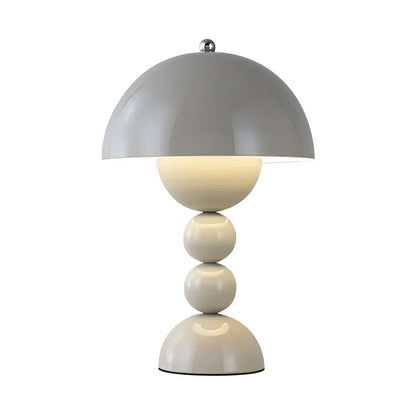 Skorter | Modern Table Lamp in Scandinavian Design with Gold Accents