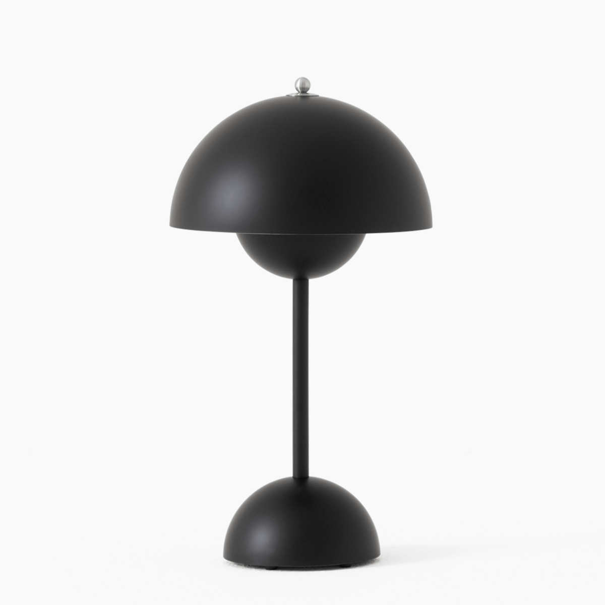Skorter | Add a touch of retro charm to your home with this lamp