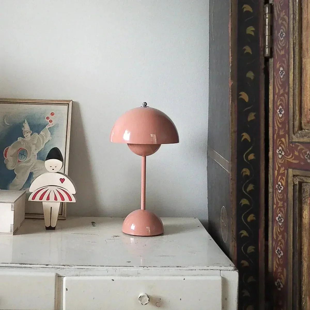 Skorter | Add a touch of retro charm to your home with this lamp