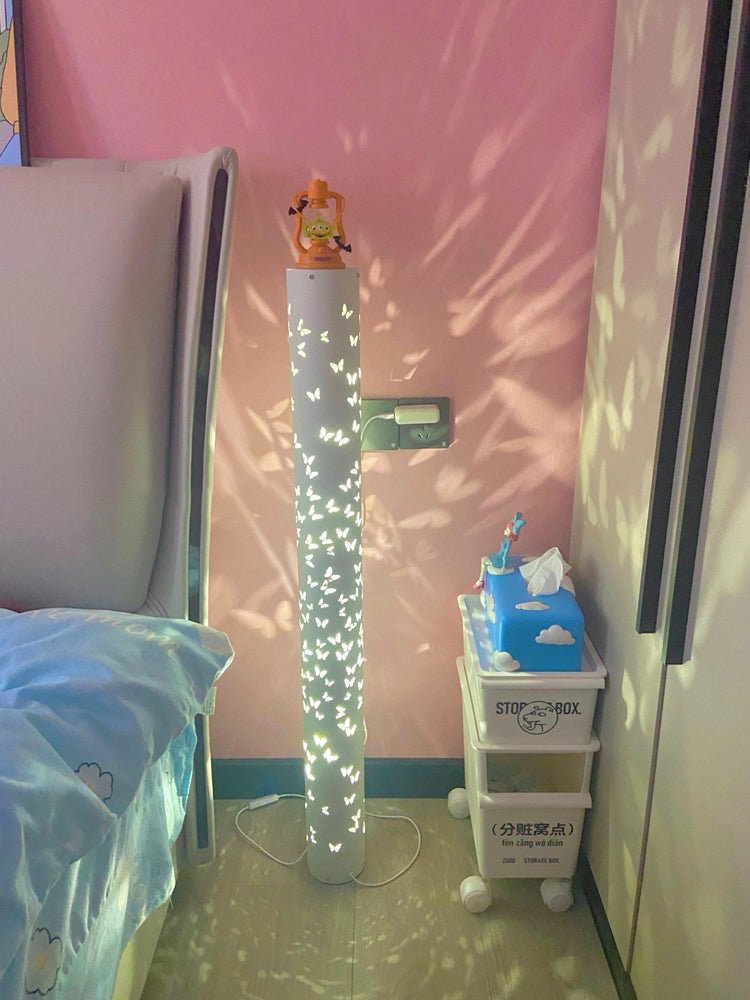 Norfried Column Floor Lamp - SKØRTER