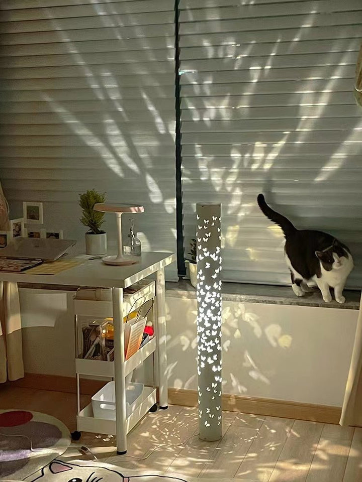 Norfried Column Floor Lamp - SKØRTER